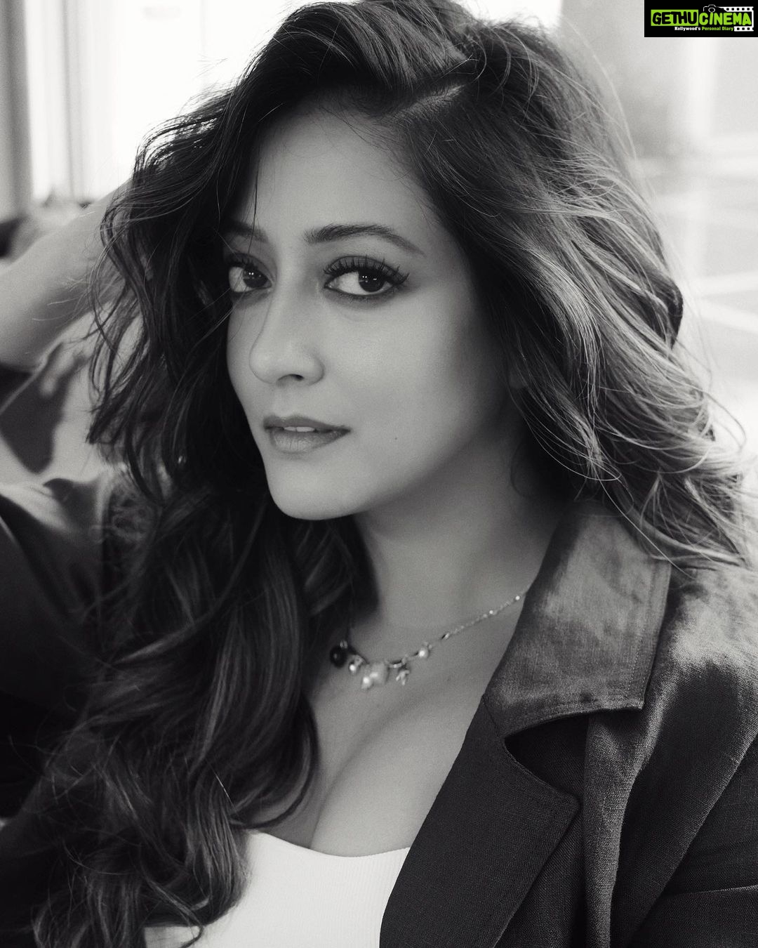 Raima Sen Instagram - HMU and click by @makeupartist_prasenjit @portraits_by_pro #❤️