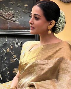 Raima Sen Instagram - Gold never comes to the dreamers - except in dreams