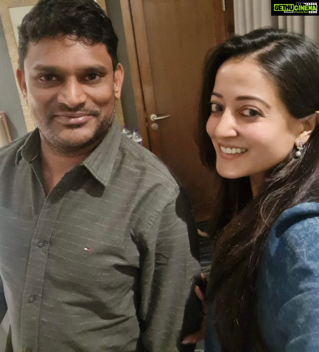 Raima Sen Instagram - Had the opportunity of meeting Sri Mahesh / Sadgamaya and did an excellent session of breathwork. I owe you one @deeparaoacharya #masteryourbreathmasteryourlife @5elementsbreathwork Mumbai, Maharashtra