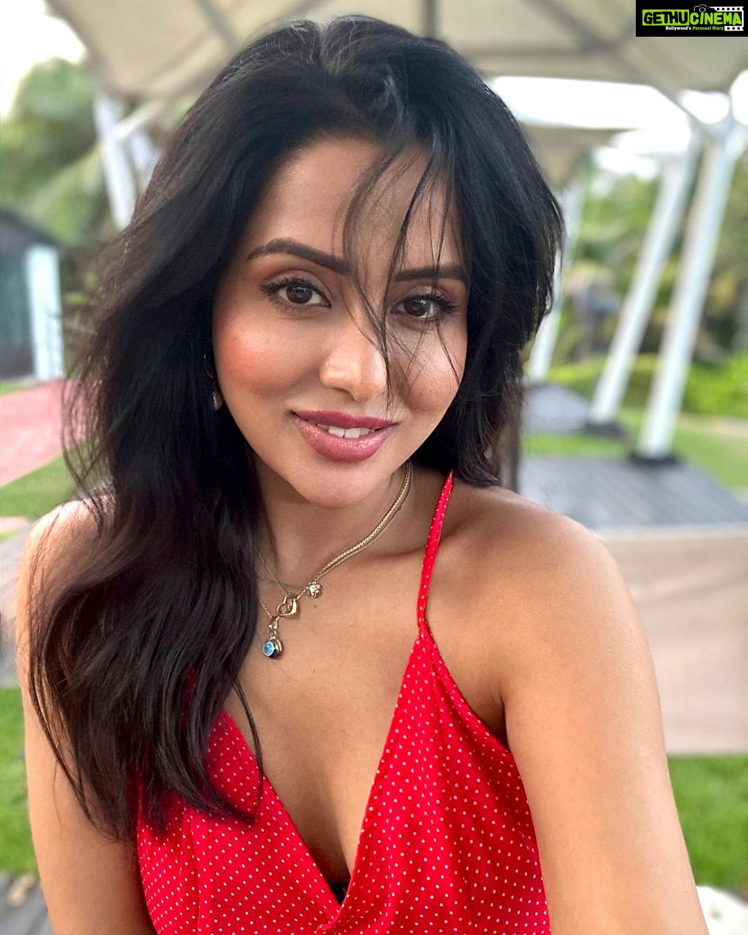 Raiza Wilson Instagram - At the beach is always an amazing place to be ❤️ #beachgirl