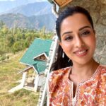Raiza Wilson Instagram – A heavenly & homely experience in Srinagar. Staying at – @thegreystonedara 🏔️
A Gorgeous home with exquisite food and beauty all around !! So much to offer 🌷 
#notanad