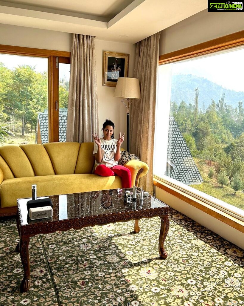 Raiza Wilson Instagram - A heavenly & homely experience in Srinagar. Staying at - @thegreystonedara 🏔️ A Gorgeous home with exquisite food and beauty all around !! So much to offer 🌷 #notanad