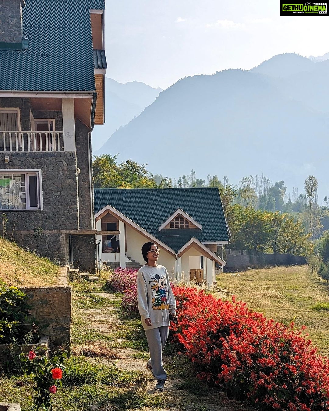 Raiza Wilson Instagram - A heavenly & homely experience in Srinagar. Staying at - @thegreystonedara 🏔️ A Gorgeous home with exquisite food and beauty all around !! So much to offer 🌷 #notanad