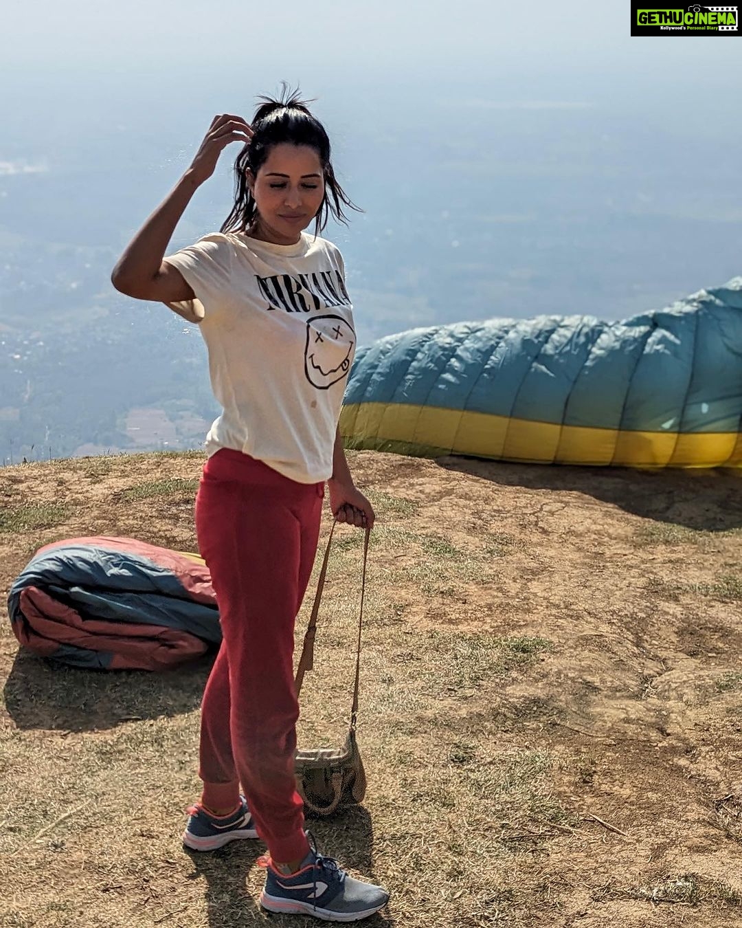 Raiza Wilson Instagram - 🪂 Guess where 😄