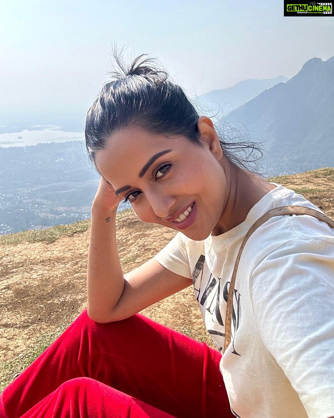 Raiza Wilson Instagram - 🪂 Guess where 😄