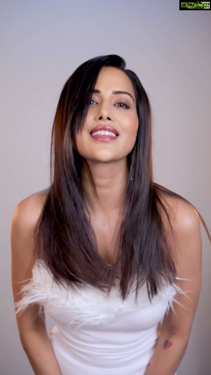 Raiza Wilson Instagram - Found the magic tool to select the perfect shade for my hair color! ✨ Try Garnier’s Virtual Try-On Tool and achieve the perfect hair color transformation for yourself, just like i did! #AD #GarnierColorMatchTool #VirtualTryonwithGarnier