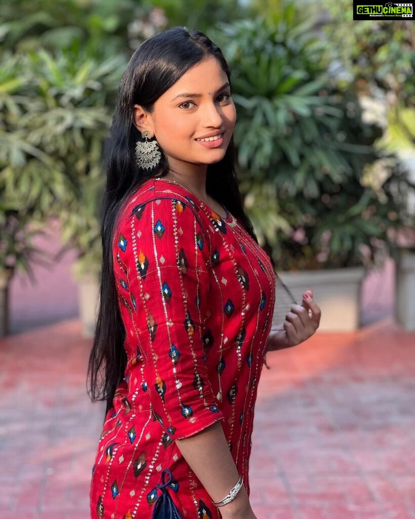 Rajeshwari Kharat Instagram - Glowing with a side of Confidence 🌸