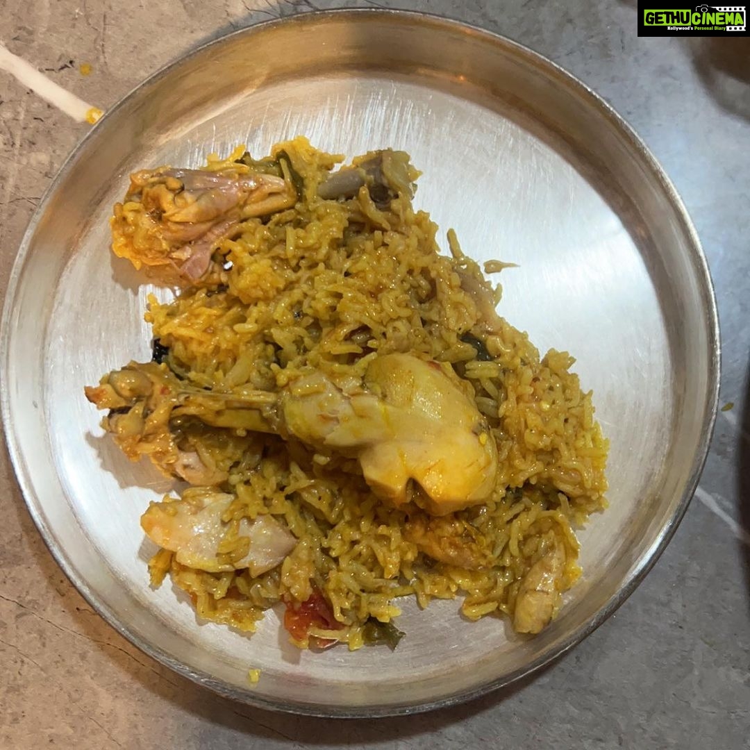 Rakshan Instagram - Cooking is love made visible 🥰it’s all about taking efforts for what you love and my love for biriyani is eternal (comment ur love for briyani) #briyani ♥️