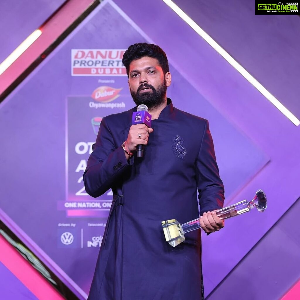 Rakshit Shetty Instagram - Humbled and honored to receive the ‘Pioneering Contribution in New Wave Cinema’ Award at OTTPlay Awards 2023 for ‘777 Charlie’ and ‘Sapta Sagaradaache Ello’ 🤗 Here’s to the art of storytelling and the future of cinema✨ @ottplayapp #OTTplayAwards2023 #DanubeOTTplayAwards2023