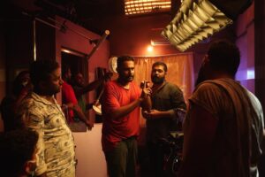 Rakshit Shetty Instagram - From the sets that is inspiring, engaging and indulging. Sapta Sagaradaache Ello🤍

PC: @flyingretina 

#SSE #10YearsLater @hemanthrao11 @rukmini_vasanth @chaithra.j.achar @charanraj27185 @advaithaambara @ullashydur @ssethemovie #ParamvahPictures @paramvah_studios
