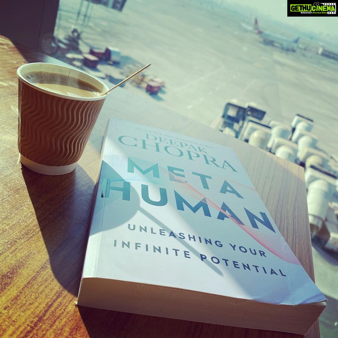 Rakshit Shetty Instagram - Mein, meri coffee aur woh... #NextRead #travelcompanion #knowledgeispower #KnowledgeIsBliss