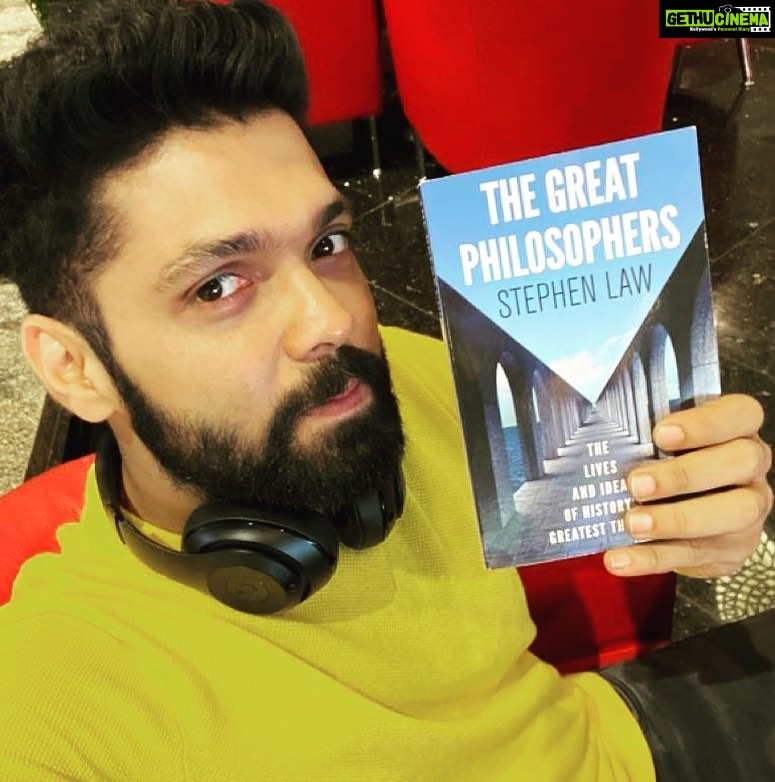 Rakshit Shetty Instagram - I’ve been living off suitcases and breathing amidst flights in the past week. Meetings for Avane Srimannarayana and it’s release is on full swing. Keeping me company during these meetings are the books I carry, and that’s when the idea to share it with you all came. So here’s something for all the bibliophiles, I’ll write about the books I’m reading and You can suggest books too :) Book 1 - The Great Philosophers, as the title suggests talks about different philosophers and their thoughts. An interesting read, something that lets you float amongst clouds with a lot of thoughts and ideas. #BooksAndWings Terminal 2 Chatrapati Shivaji Terminal Mumbai
