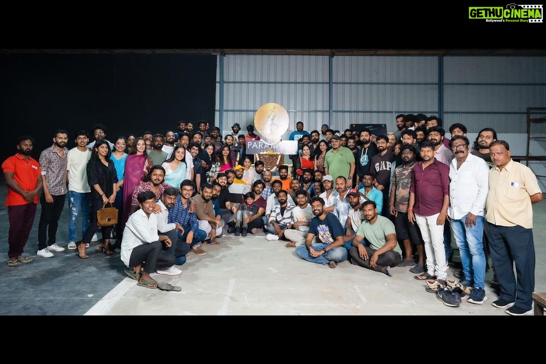 Rakshit Shetty Instagram - A wrap-up ceremony full of smiles, gratitude and cheers! Stills from the Kumbalakaayi event of Paramvah Studios’ two exciting and anticipated projects ‘Bachelor Party’ and ‘Ibbani Tabbida Ileyali’ ♥️ ನಮ್ಮ ಪರಂವಃ ಸ್ಟುಡಿಯೋಸ್ ನಿರ್ಮಾಣದ “ಇಬ್ಬನಿ ತಬ್ಬಿದ ಇಳೆಯಲಿ” ಮತ್ತು “Bachelor ಪಾರ್ಟಿ” ಚಿತ್ರದ ಕುಂಬಳಕಾಯಿ ಕಾರ್ಯಕ್ರಮದ ಒಂದಷ್ಟು ಸಿಹಿ ಕ್ಷಣಗಳು..🤍