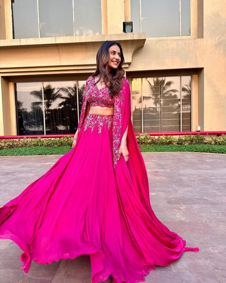 Rakul Preet Singh Instagram - Feeling pinktastic 💕 Outfit @awignaofficial Jewellery @amrapalijewels Styled by @anshikaav Assisted by @bhatia_tanisha Make up @im__sal Hair @aliyashaik28 JW Marriott Mumbai Juhu