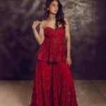 Rakul Preet Singh Instagram - Sparkling so hard , I could be a firecracker 😜😝 Outfit @seemagujraldesign Necklace @razwada.jewels Rings @karnikajewelshyd Styled by @anshikaav Styling Team @bhatia_tanisha @tanazfatima Makeup @im__sal Hair @aliyashaik28 Shot by @lisadsouza