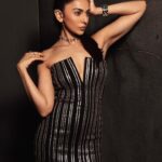 Rakul Preet Singh Instagram - I just let my hair do the drama 🖤 Outfit @sameermadan_official Necklace @outhousejewellery Ear cuff @tuula.jewellery Rings @outhousejewellery @viangevintage Handcuff @outhousejewellery Footwear @charleskeithofficial Bag @outhousejewellery Styled by @anshikaav Styling Team @tanazfatima @bhatia_tanisha Makeup @im__sal Hair @aliyashaik28 Shot by @ishanzaka