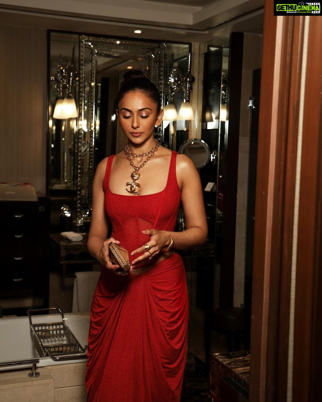Rakul Preet Singh Instagram - Serving up some glam ❤️ Outfit @deme_love_ Necklace @chanelofficial by @viangevintage Rings @misho_designs @myrhabyrhea Hand Cuff @misho_designs Footwear @dune_london_india Bag @ahikozaofficial Styled by @anshikaav Assisted by @bhatia_tanisha @tanazfatima Make up @im__sal Hair @aliyashaik28 Shot by @ishanzaka
