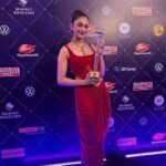 Rakul Preet Singh Instagram - Some films are super special and #chattriwali is one of them .. breaking taboos ❤️ Thankyou #htottplayawards for #bestactor award . Thankyou to the entire team and most importantly the audiences who gave us so much love .. ❤️
