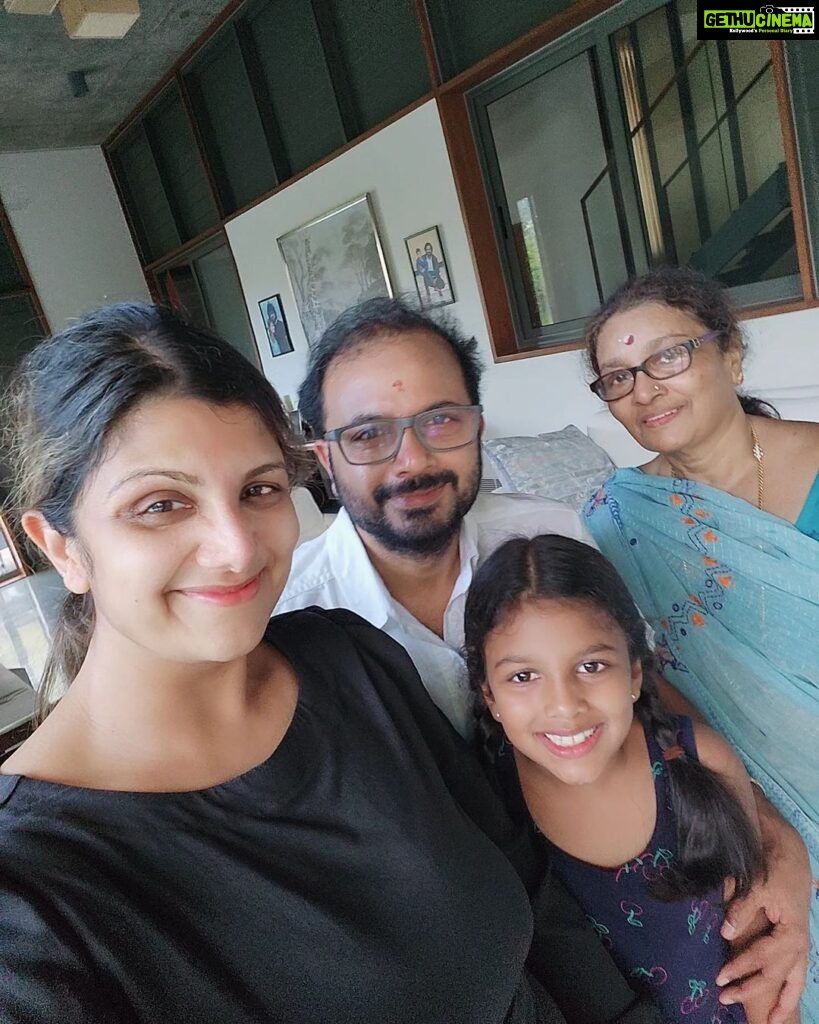 Rambha Instagram - My Brother's visit 🤗Vasu Maama's visit .#brothers #relation #familytime #familyphotography #visits#brothers #brothersisterlove#uncle #nephew #neice