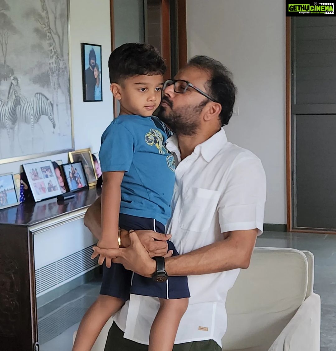 Rambha Instagram - My Brother's visit 🤗Vasu Maama's visit .#brothers #relation #familytime #familyphotography #visits#brothers #brothersisterlove#uncle #nephew #neice