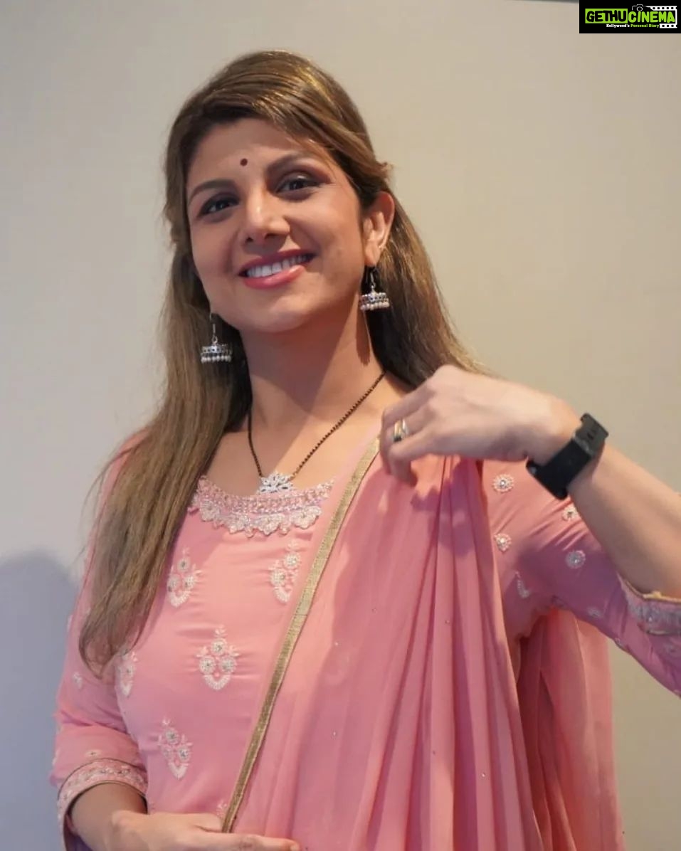 Rambha Instagram - ♥️A New day in a New Way ♥️#happy #mondaymotivation #celebrityfashion #celebrity#fans #family #mothers #motherhood #kids