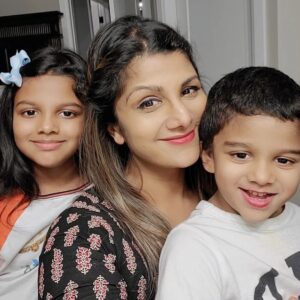 Rambha Instagram - Good morning 🙏 #family#kids#happy#safe#home#celebrity#celebritystyle #celebrityfashion #celebritystylist #accident #cars #fans #public
