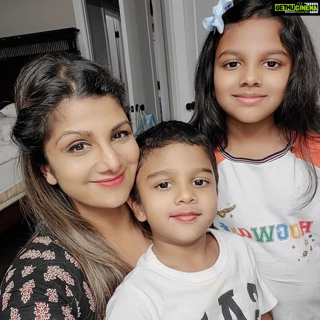 Rambha Instagram - Good morning 🙏 #family#kids#happy#safe#home#celebrity#celebritystyle #celebrityfashion #celebritystylist #accident #cars #fans #public