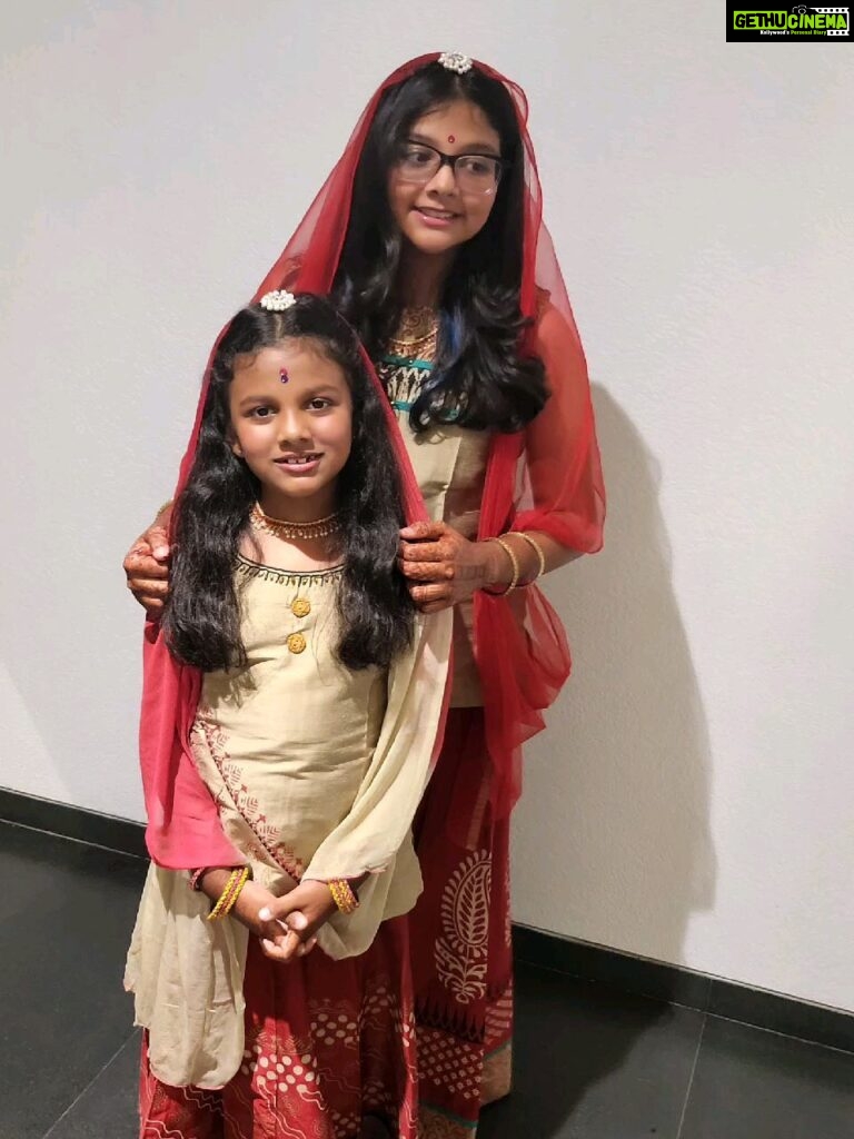 Rambha Instagram - Sri krishna Jayanti 🙏❤celebrations with family and friends #celebration #family #friendship #friends#neighbours #krishna #krishnajayanthi #kids #kidsfashion