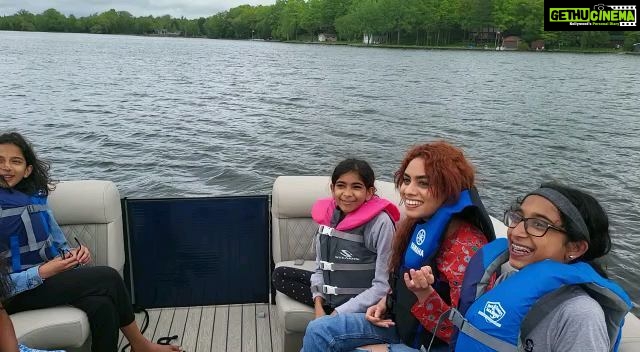 Rambha Instagram - 😍🥰Dhee and Santhosh with kids.What an unexpected Aventures day #watersports #adventure #kids #sing #singing #kids #music #boating #vacation