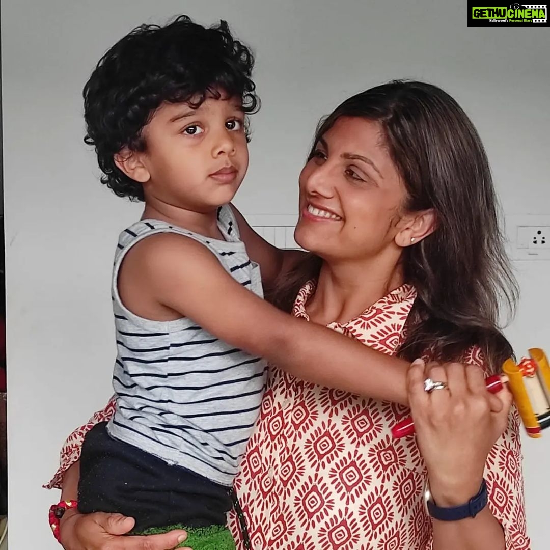 Rambha Instagram - Happy Navratri to One n all 🥰 @thirdeye.prakaash- lovely pics.#celebration #celebrity #navratri #dasera #durga #durgapooja #friends