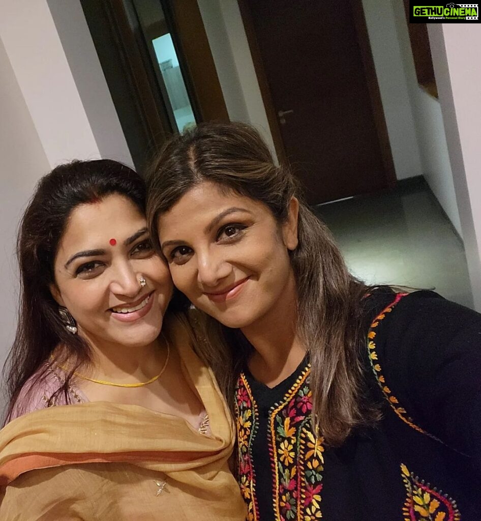 Rambha Instagram - Lovely time catching up with friends (family)after long time 😍🥰love you khush 😘 thanks