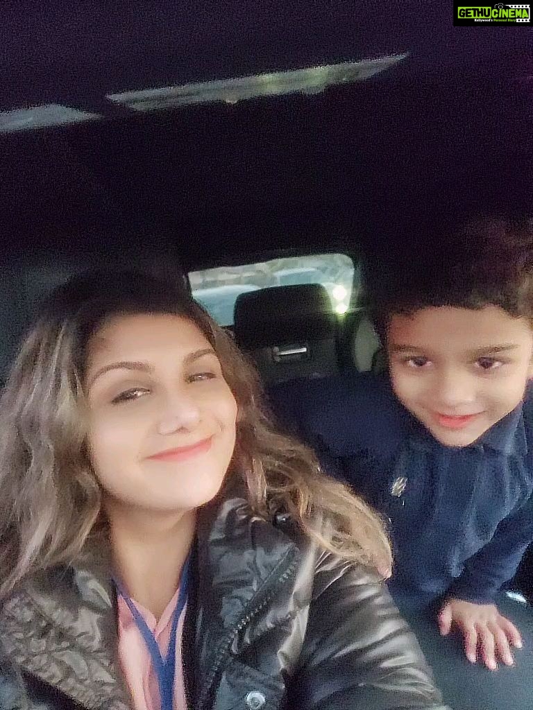 Rambha Instagram - Shivin and Sasha eating away all laanyas gummies 🤣#kids#school #parking #waiting #familytime #family #gummybears