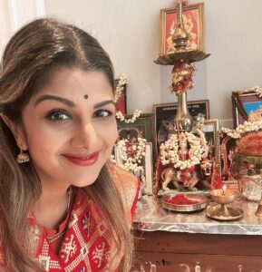 Rambha Instagram - Happy Vijayadasami ❤️🙏 #festival #navratri #durgapuja #celebration #celebrity #familylife #women #function#happy