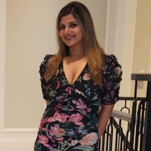 Rambha Instagram - When your  mom is around to click pics for you 😘🥰😍#mom #amma #picoftheday #picoftheday#beauty #party #function