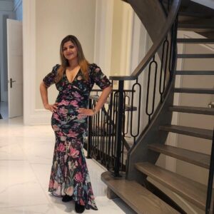 Rambha Instagram - When your  mom is around to click pics for you 😘🥰😍#mom #amma #picoftheday #picoftheday#beauty #party #function