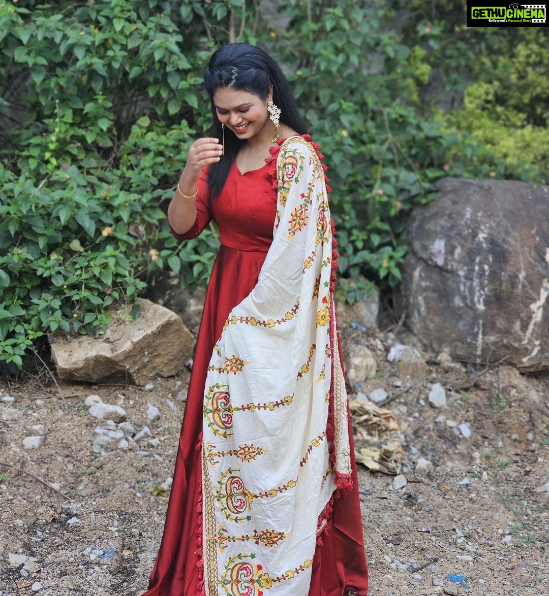 Ramya Behara Instagram - ❤️ Outfit by @zunik_designerclothing P.C- @sahithichaganti ❤️