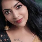 Ramya Subramanian Instagram - The song that stayed long after the film got over ! ♥️🫰🏻😃! #Leo #KaruKaruKarupayi 📸- @anirudh.sriknth Saree - @thariibyshrutika 💄- @najilasyed_mua 💇🏻‍♀️- @sowmiyahairnmakeup Saree drape - @drapineered_by_g