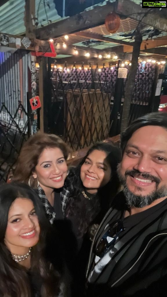 Ranjini Haridas Instagram - From start to finish !!!🏁 Mad night out in Brooklyn for the @realblackcoffee concert with my NYC homies @meera_krishnakumar @rahulmenons @dionnevaz #brooklyn #newyorknightout #techno #blackcoffee #traveldiaries #partypeople #ranjiniharidas