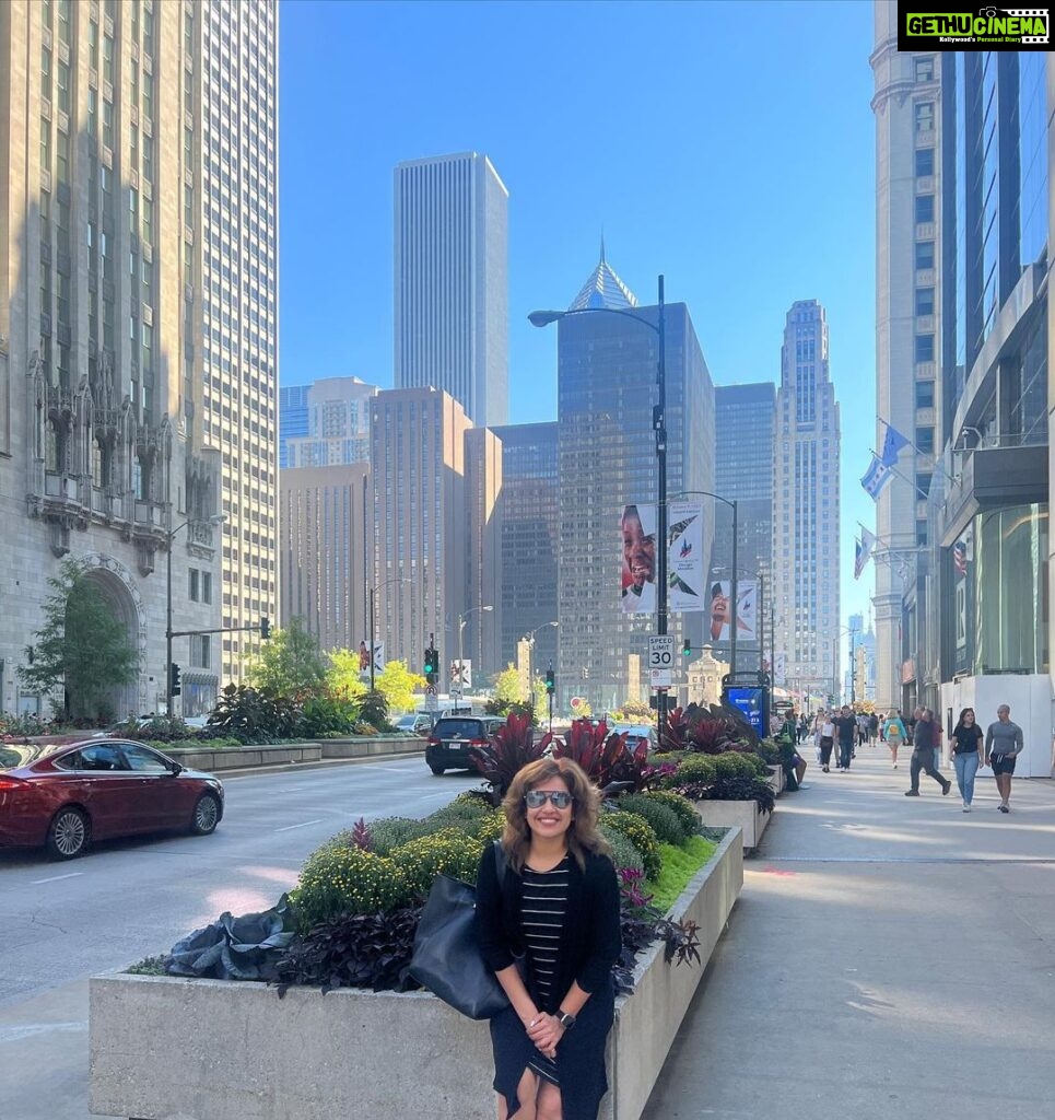 Ranjini Haridas Instagram - Hello Chicago!!! #downtown #traveldiaries #chicago Downtown Chicago
