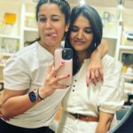 Ranjini Haridas Instagram - Friends who shop together live forever.We also take selfies together.She my crazy frog!!! 🐸👼😈😂 @msmarti_ranj #justdubaithings🇦🇪 #traveldiaries #crazymeetscrazy #ranjiniharidas