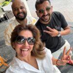 Ranjini Haridas Instagram - Catching up with the Berlin Babu @samuelmathew_k and Mumbai ka Munda @neerajrajanshoba after ages in pyaara pyaara Cochin town. 2 hours of paradooshanam parachil over lunch was extremely fulfilling might I add !!!😂😂😂 #thegoodolddays #cochindiaries #BerlinMumbaiCochin #lunchmeetup #gossippals #catchingup #friends #😬