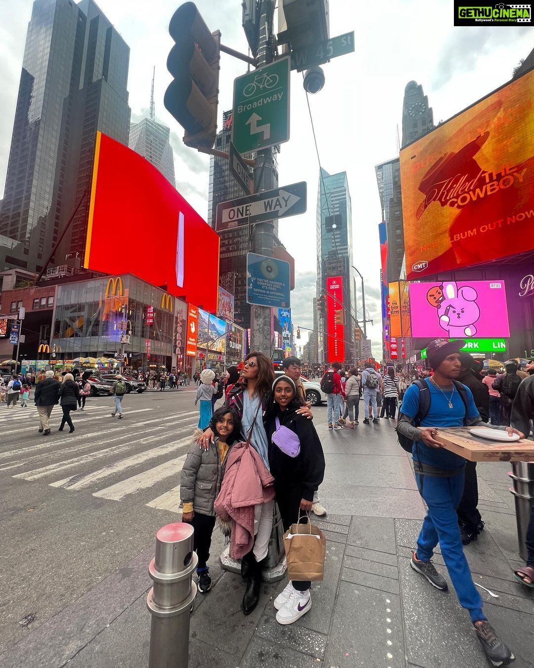 Ranjini Haridas Instagram - When your friend’s kids turn tour guides for the day you know you are going to have the best time ever !!! PS: thank you Daddy Joel or should I be saying Father Joel for being our camera guy !!!😬❤️ @rhinoqt79 we missed you mama ..not !!!😂🫢😬😘 #bellaandmarc #nycthings #traveldiaries #mylilmunchkins #outandabout #allinaday Manhattan, New York