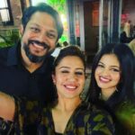Ranjini Haridas Instagram - Ok..the madness has begun !!!😂 @meera_krishnakumar @rahulmenons @dionnevaz #newyork #manhattan #nightout #fridayvibes #weliketoparty #friendslikefam New York, Manhattan