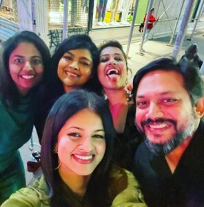 Ranjini Haridas Instagram - Ok..the madness has begun !!!😂 @meera_krishnakumar @rahulmenons @dionnevaz #newyork #manhattan #nightout #fridayvibes #weliketoparty #friendslikefam New York, Manhattan