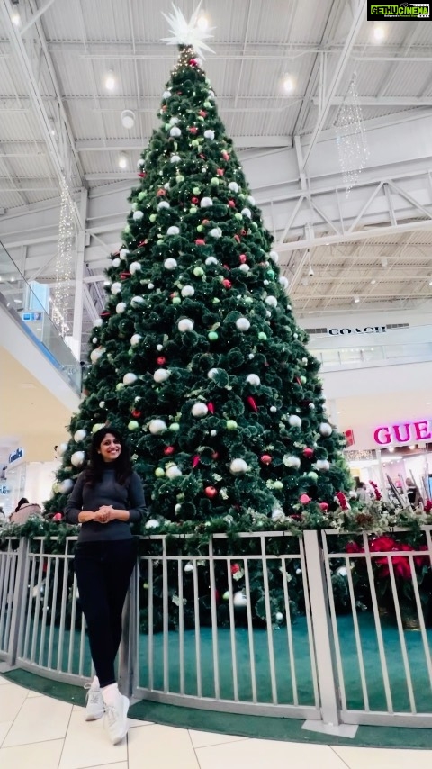 Ranjini Jose Instagram - Ringing in the festive season with happiness, wishes and a heart full of gratitude. Thank you 2022. You were kind. Now letโs wait for 2023 shall we? Merry Christmas to all โค๏ธ๐
๐ผ๐ #christmas #seasons #holidays #2022 #christmas2022 #blessed #grateful #rj