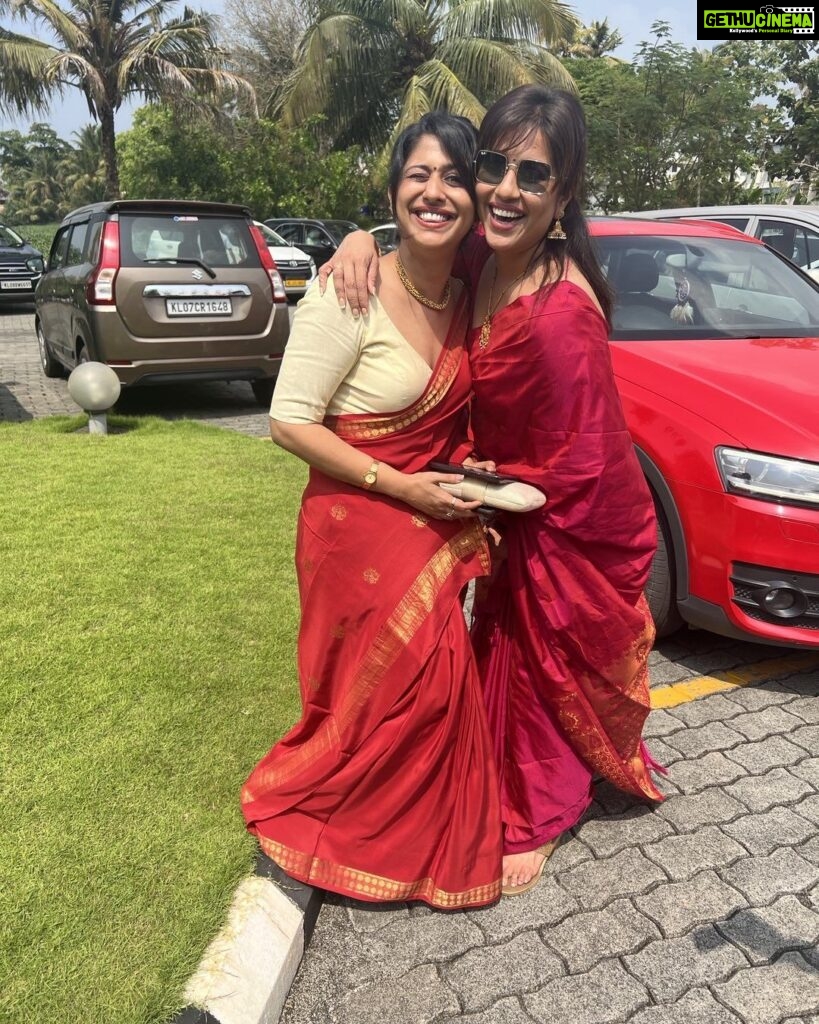 Ranjini Jose Instagram - Sisterhood of the Saree for the Season 😂 #anotherbrotherhitched #weddings #sareesaga #notabithot #imadoneforawhile @ranjini_h