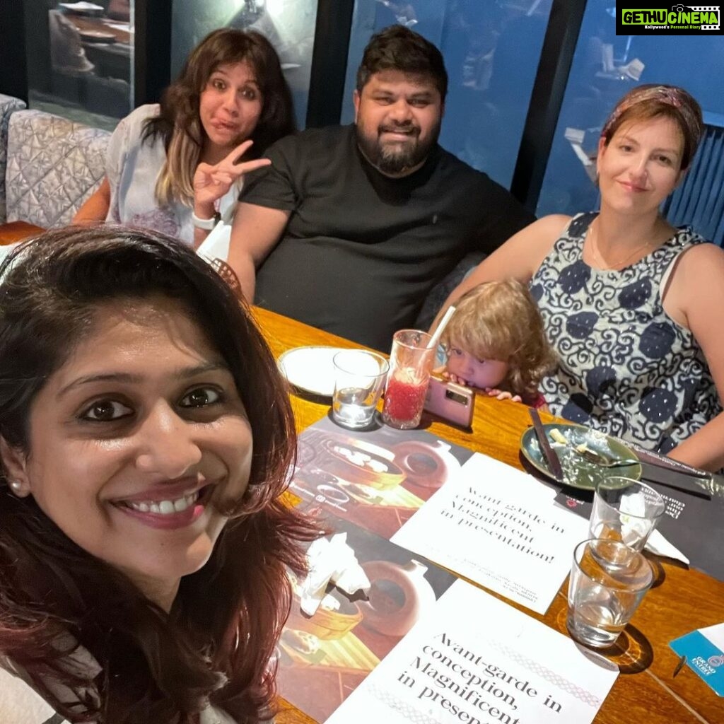 Ranjini Jose Instagram - Lovely evenings ❤️ @ranjini_h @nidheeshmanu @jana_cabbage @ckjayalakshmi24 #evenings #friends #dinner #family #foodies