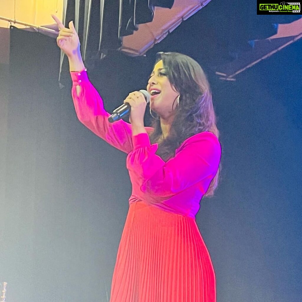 Ranjini Jose Instagram - And thus started this season’s Christmas gigs …. With a bang 💥 Thanks to KANJ (Kerala Association of New Jersey), for being such a kick-ass audience, and for literally backing me up with the merriment that was much needed this festive season ❤ Nothing as good as when work goes outstandingly well. Blessed 😇🥰😌 #usdiaries #christmas #season #giglife #musician #blessed #newjersey #usa #wintergigs #rj #rjtheband #keepthefaith Carteret, New Jersey