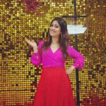 Ranjini Jose Instagram - And thus started this season’s Christmas gigs …. With a bang 💥 Thanks to KANJ (Kerala Association of New Jersey), for being such a kick-ass audience, and for literally backing me up with the merriment that was much needed this festive season ❤️ Nothing as good as when work goes outstandingly well. Blessed 😇🥰😌 #usdiaries #christmas #season #giglife #musician #blessed #newjersey #usa #wintergigs #rj #rjtheband #keepthefaith Carteret, New Jersey