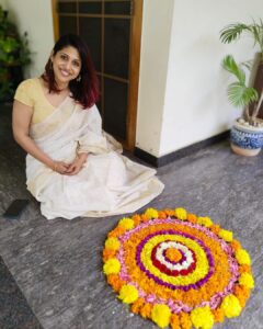 Ranjini Jose Instagram - And I reached home just in time to be with my loved ones this Onam 

Couldn’t ask for anything more ❤️

Hope you all had a lovely Onam with your peeps 

Wishing you all loads of happiness and prosperity 🌸

Happy Onam ❤️